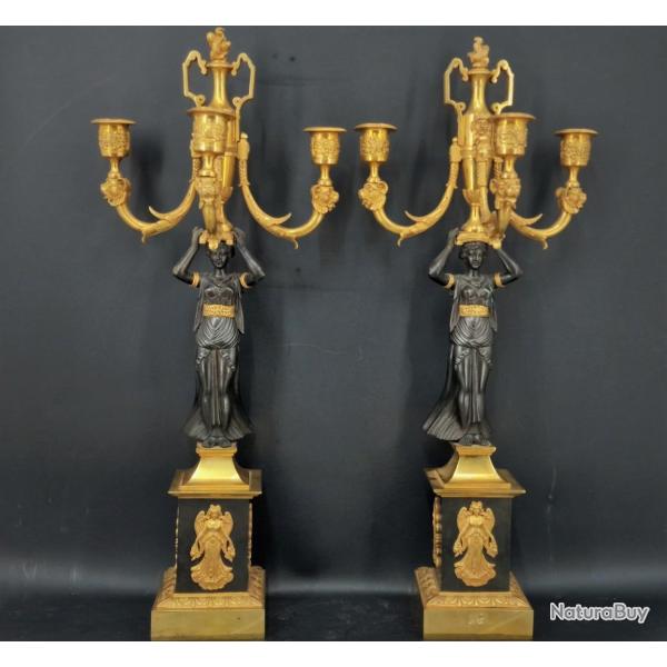 PAIRE DE CANDELABRES EPOQUE PREMIER EMPIRE A TROIS BRAS DE LUMIERE DANS LE GOUT DE THOMIRE Collectio