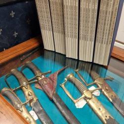 DOCUMENTATION COMPL&Egrave;TE DE CHRISTIAN ARIES COLLECTION COMPLETE FASCICULES ARMES BLANCHES MILITAIRES F