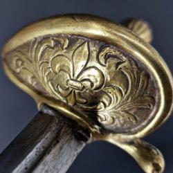 EPEE D'OFFICIER DE FUSILIER D'INFANTERIE MODELE 1730 GRAVURE FLEUR DE LYS SOUS PONTAT - FRANCE ANCIE