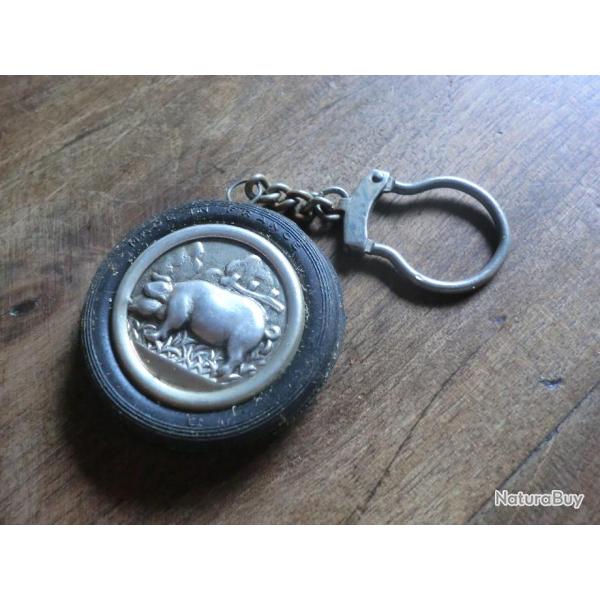 ancien porte cl� pneu les routiers