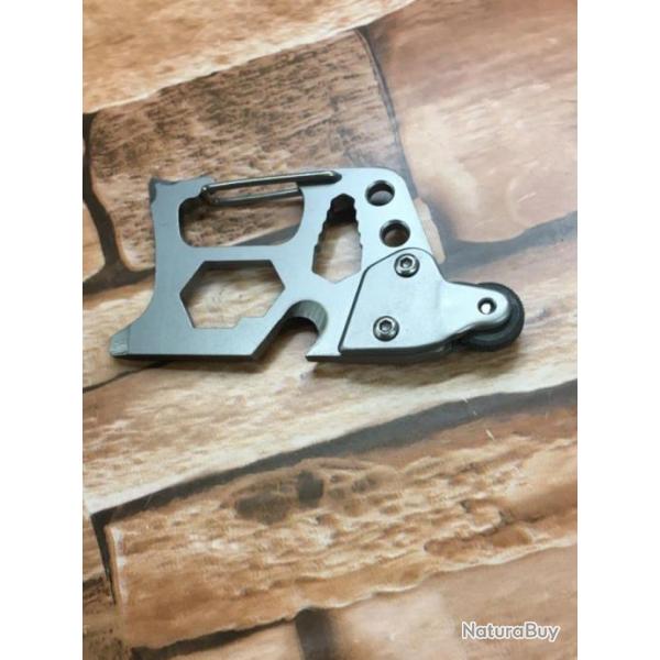 Outil de survie avec allumeur