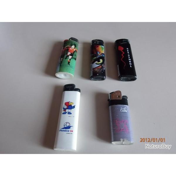 5 briquets de collection.