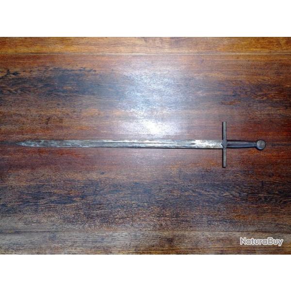 Ep�e � 1 main de style m�di�vale - fabrication ancienne 19e - BE