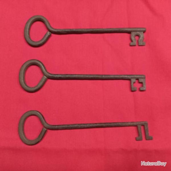 Lot de 3 anciennes  cl�s passe partout ( panetton ) de serrurier