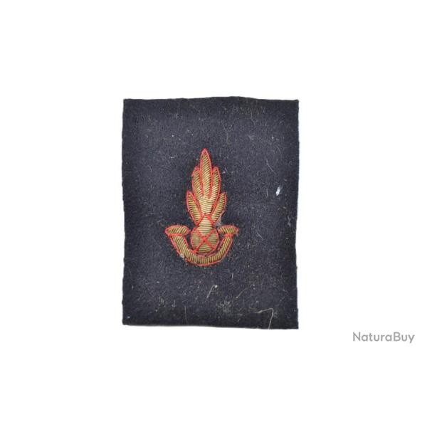 Patch brod canetille argent surpiqu rouge, chasseur ? WW1 ? WW2 ? Uniforme ancien