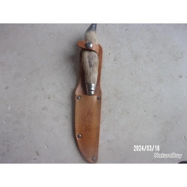 couteau manche patte de chevreuil avec �tui