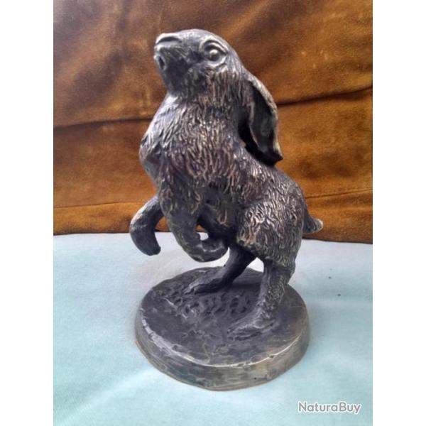 li�vre debout en bronze