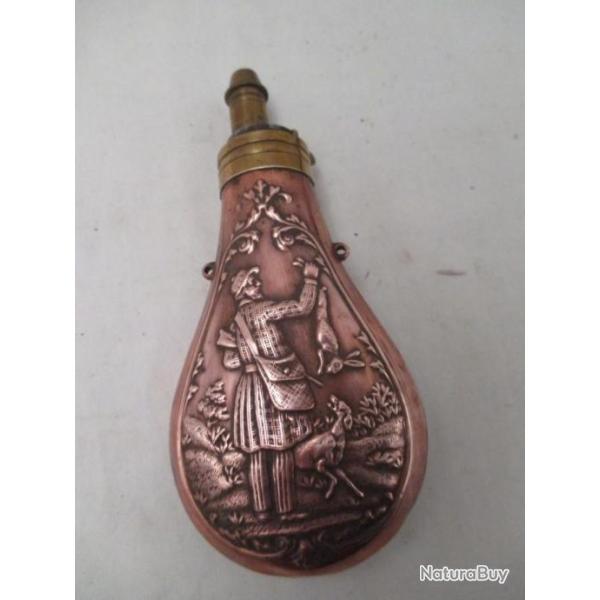 ancienne poire  a poudre  en cuivre