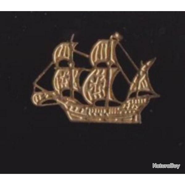 Pin's Bateau Bateaux Dor� Couleur Or Pin's Tr�s Tr�s Fin Et De Petite Taille Jolie Piece Ref 538