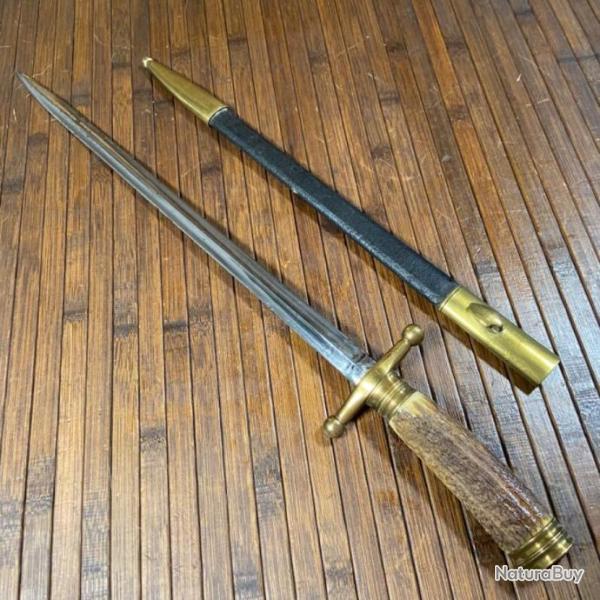 TR�S BELLE GRANDE DAGUE OU PETITE �P�E DE V�NERIES CORNE XlX �me