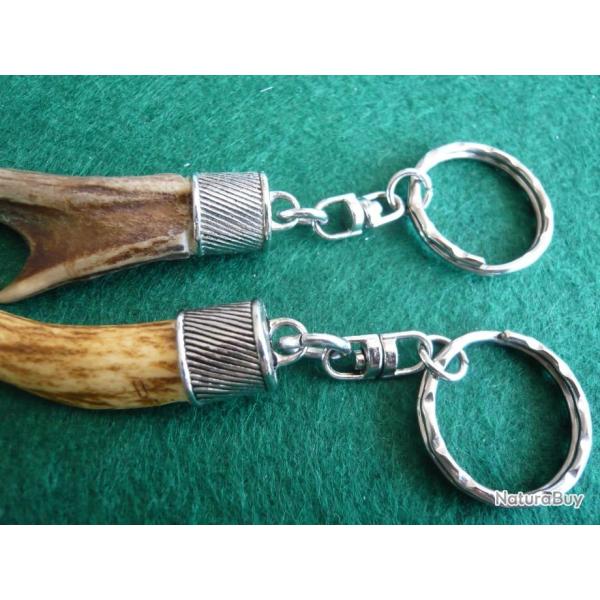 Deux breloques porte-clefs sur cor de bois de chevreuil !