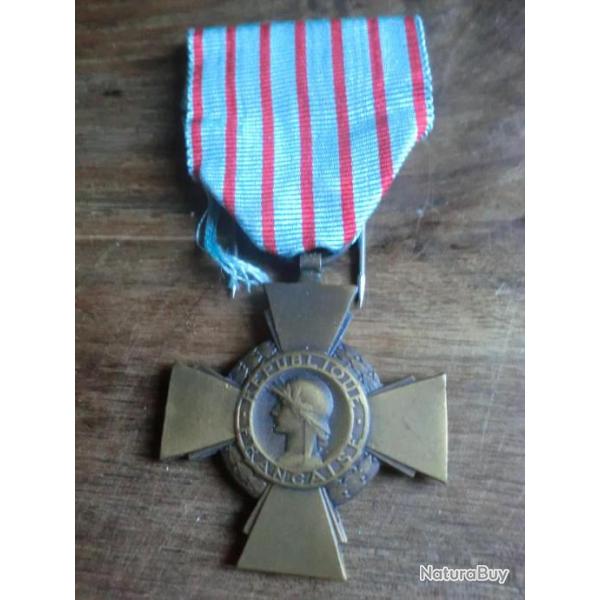 m�daille ww1  CROIX DU COMBATTANT