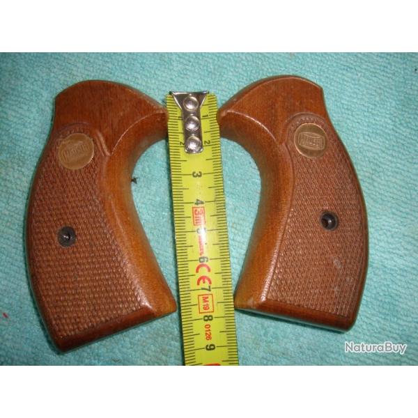 PLAQUETTE POUR REVOLVER MAUSER AVEC LOGO