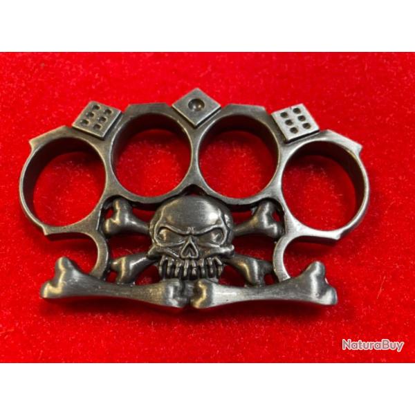 POING AM�RICAIN : D�s + Cr�ne, pour doigts larges.