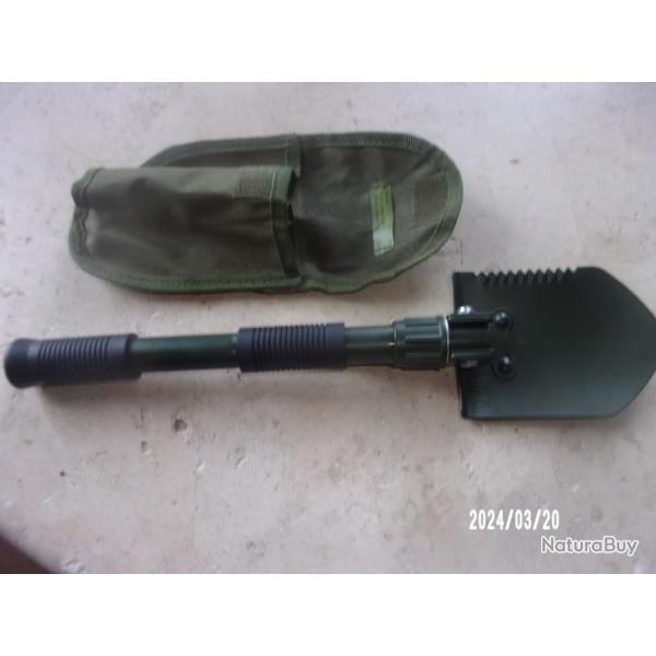 petite pelle pliante dans son �tui etat comme neuf