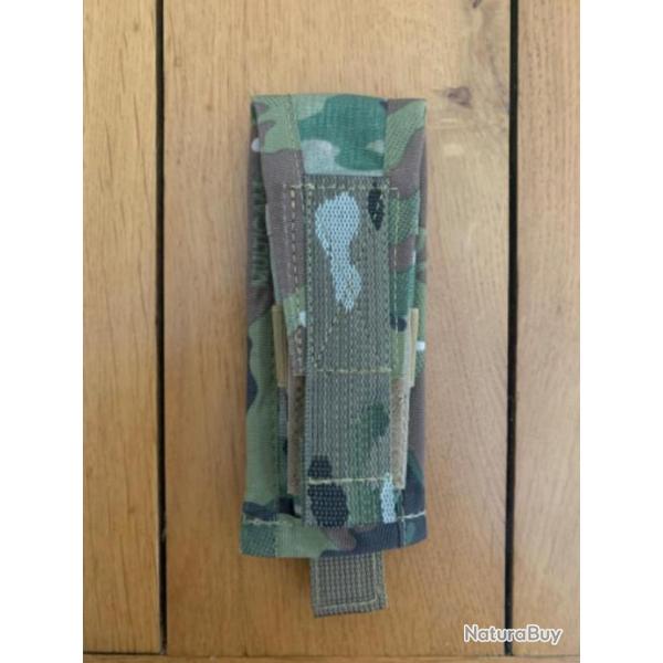 Porte chargeur pour armes de points