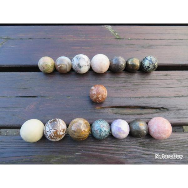 Lot d'authentiques anciennes Sph�re/Billes en pierres dures naturelles de diverses mati�res