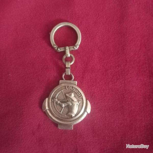 ancien porte clef  " MARINE MILITAIRE "   &  " L ' ADROIT "  sign� AUGIS  LYON