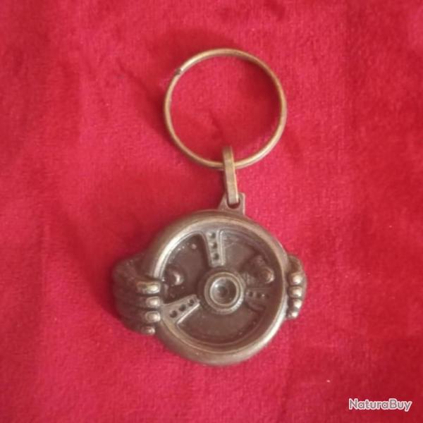 ancien porte clef " PILOTE DE COURSE "  1960