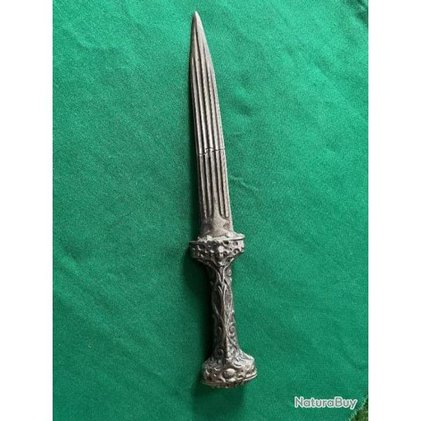 POIGNARD  ANCIEN  MONOBLOC  19 ME