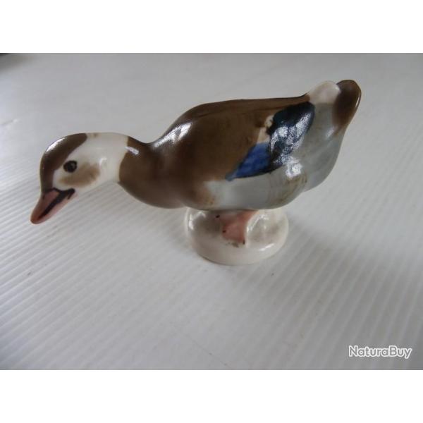 Figurine de canard en c�ramique sign� P et un n� superbe �tat 9.5 cm
