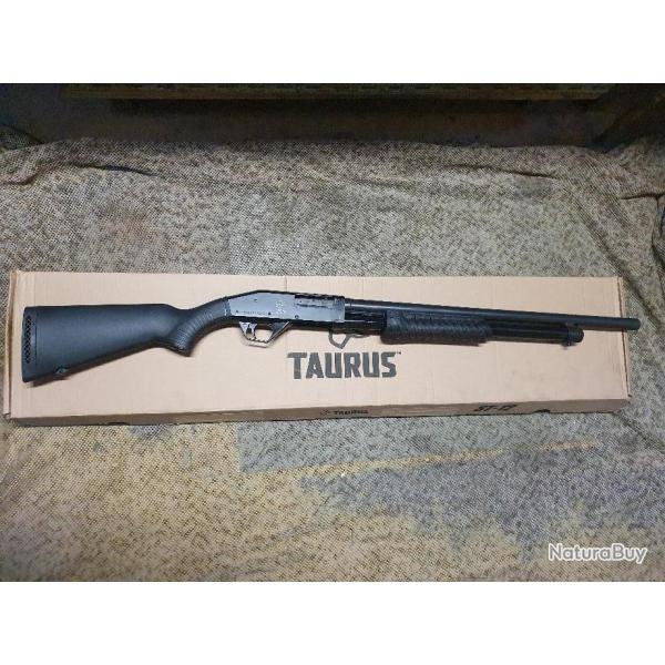 fusil � pompe � canon ray� TAURUS mod�le ST12 cal 12/76