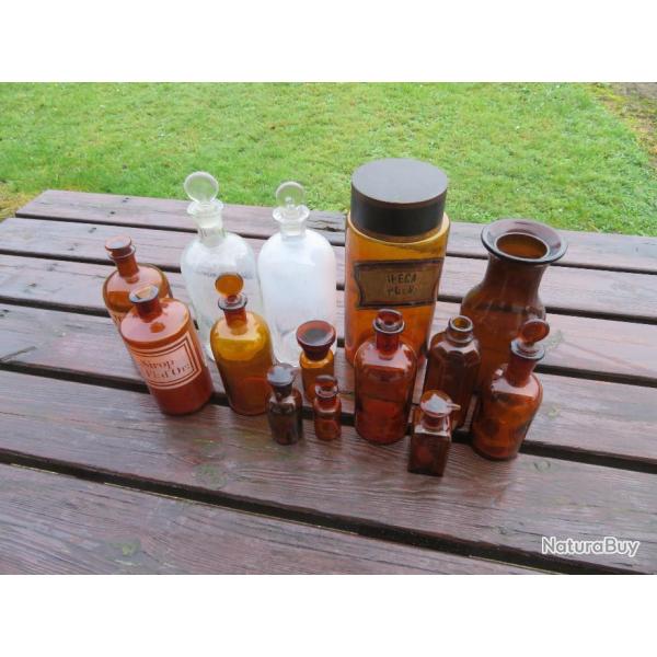 Fort lots d'ancien Flacons-Pots/Bouteilles d'Apothicaire de divers format en verre ambr� (XIX-XX�me)
