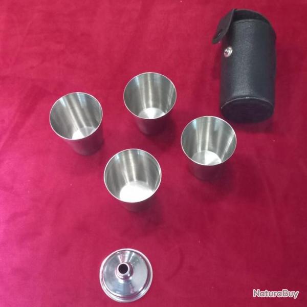 JEU DE 4 godets  &  shots  pour rhum vodka , ETC   /  format de voyage /  de poche