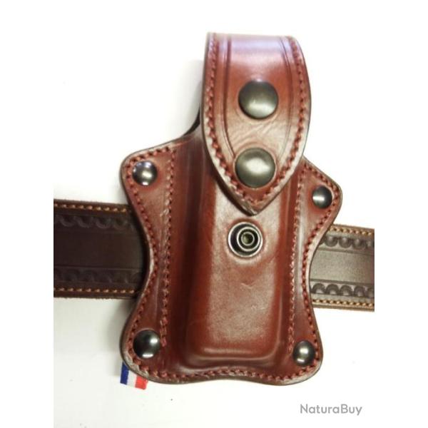 Etui de couteau pliant cuir marron  , port horizontal et vertical , fabrication artisanale fran�aise