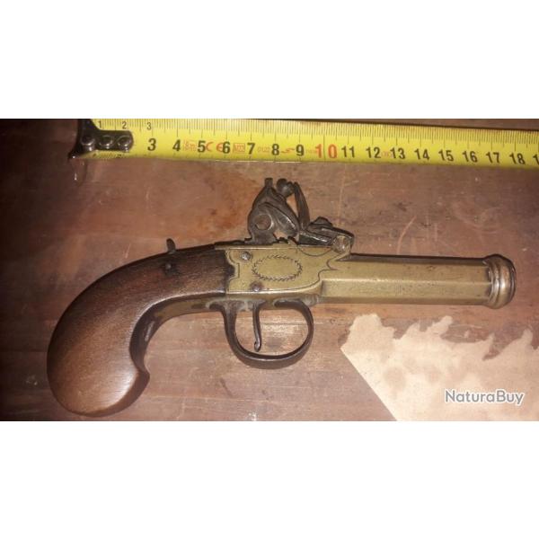 Pistolet d'officier de marine en bronze syst�me � silex  �poque revolution francaise empire corsaire