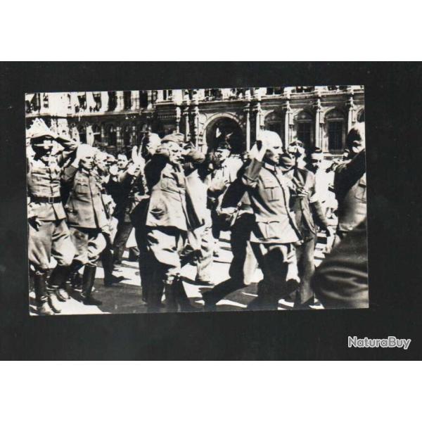 lib�ration de paris officiers allemands faits prisonniers place de l'op�ra dirig�s vers l'hotel de