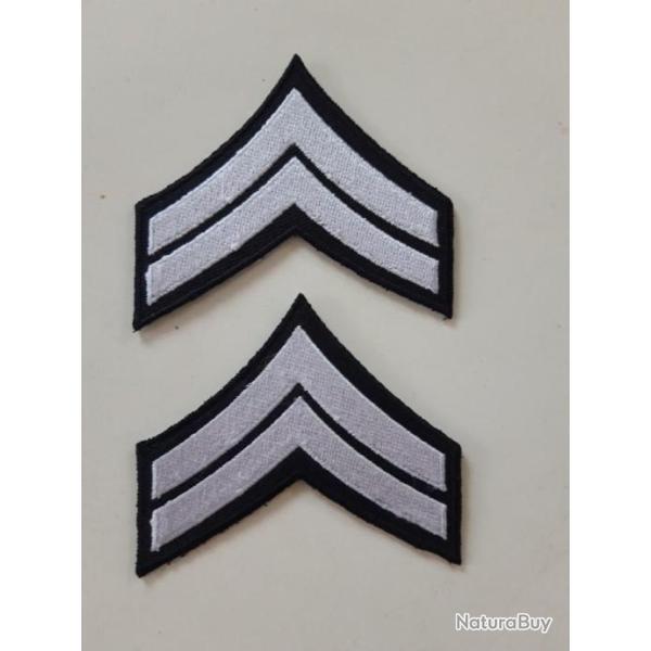 PAIRE D INSIGNES EN TISSU DU GRADE DE CORPORAL U.S.,MODELE CHEVRONS BLANCS