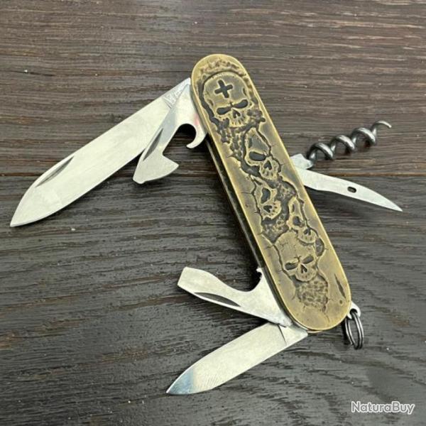 Couteau suisse SAK Victorinox customis� avec gravure � la main sur laiton