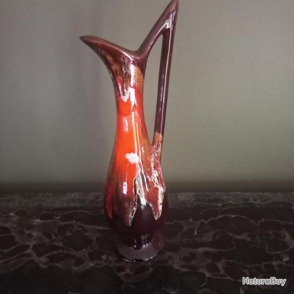 Joli pichet � vin ou � eau  sign� Vallauris   ann�es 50/60.