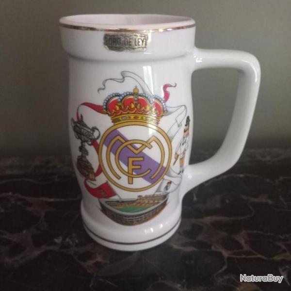 Superbe ancienne chope en porcelaine  " REAL MADRID "