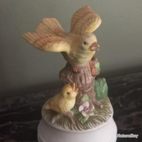 ancien biscuit  d'oiseaux  avec d�cor fleuri 1960 /1970