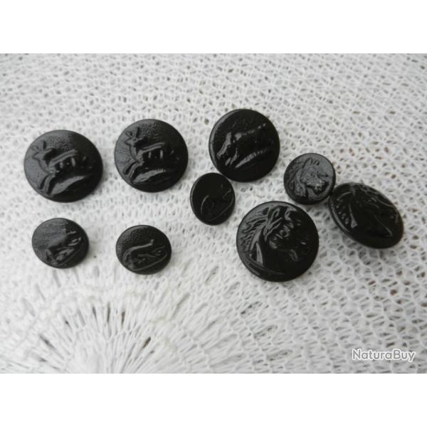 lot d'un ensemble de boutons de v�nerie pour une veste de chasse