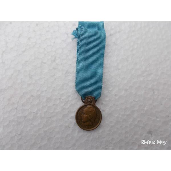 mini m�daille militaire des sports,�ducation physique  ,neuve