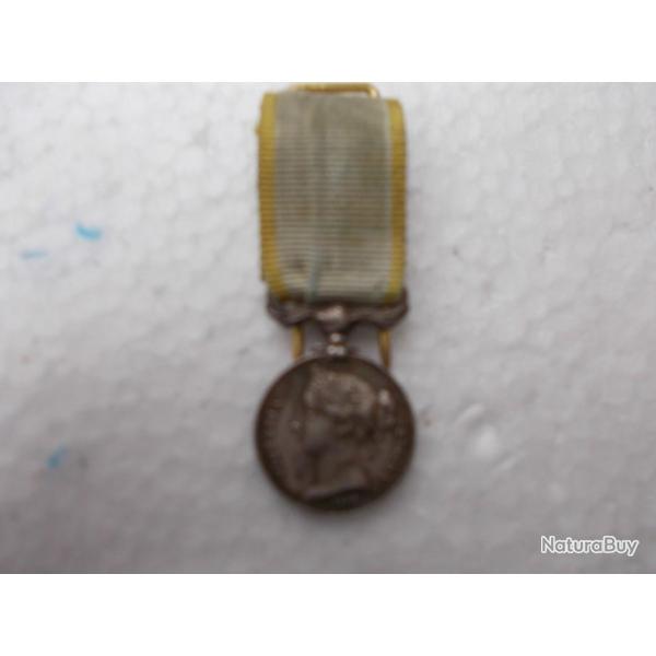 mini m�daille militaire  de crim�e argent  ,neuve