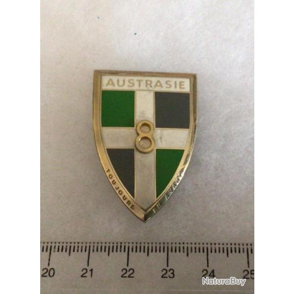 FRANCE INFANTERIE - Insigne 8� R�giment d'Infanterie (8 en relief)