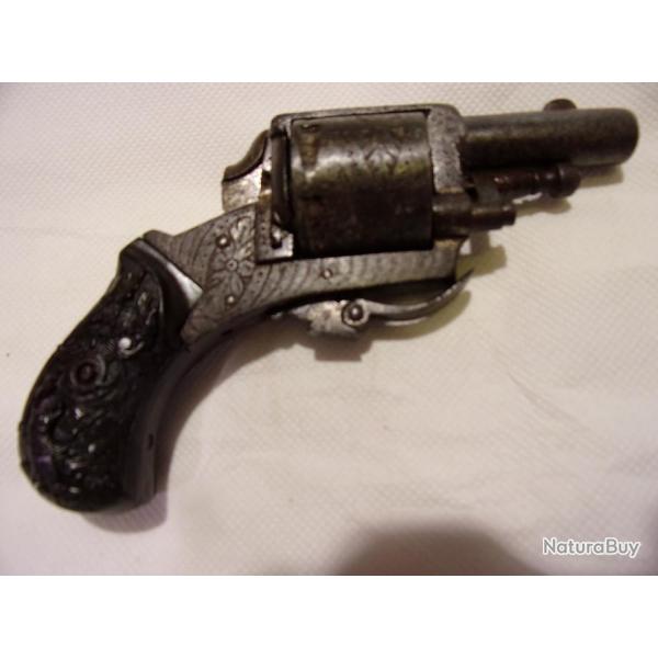 Rare BRITISH BULL-DOG EN CALIBRE 7MM P.C. AVEC 6 BALLES D'EPOQUE