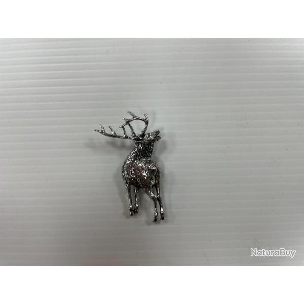 Pin's cerf entier