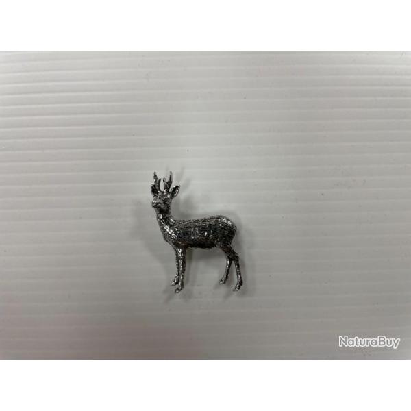 Pin's chevreuil entier au vol