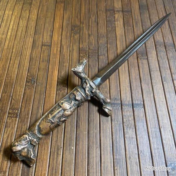 LOURDE DAGUE DE CHASSE V�NERIES EN BRONZE SCULPT�E XlX �me