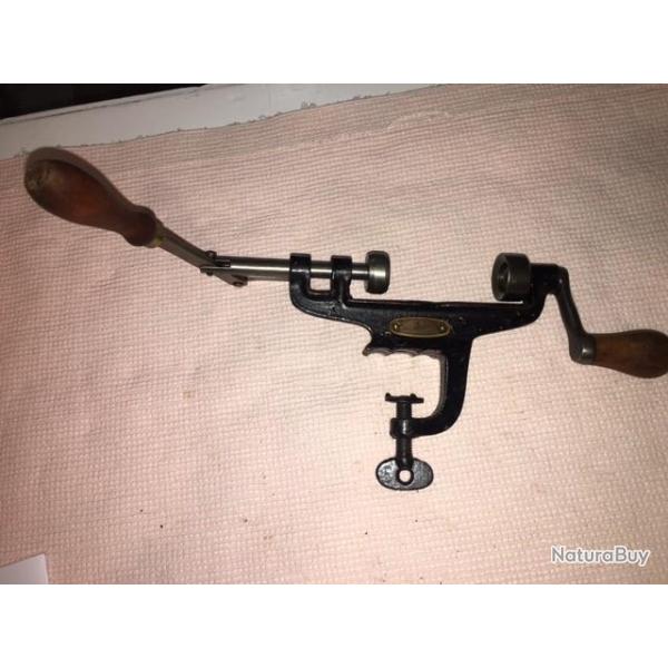 SERTISSEUR CALIBRE  16 NOIR AVEC ECUSSON