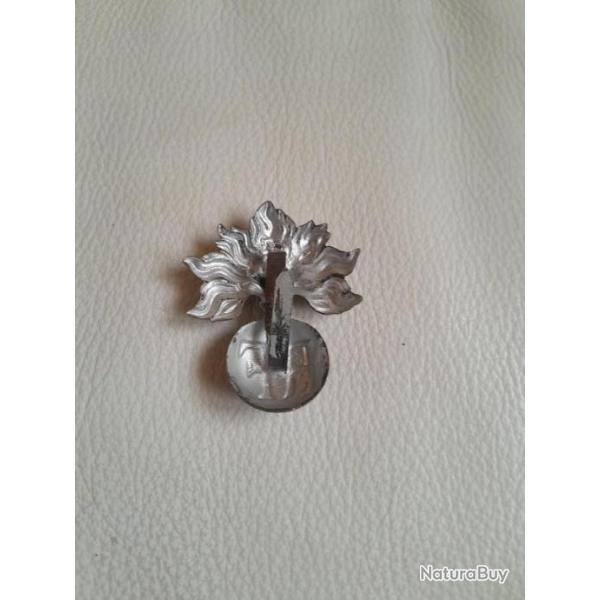 insigne  grise  casque  adrian