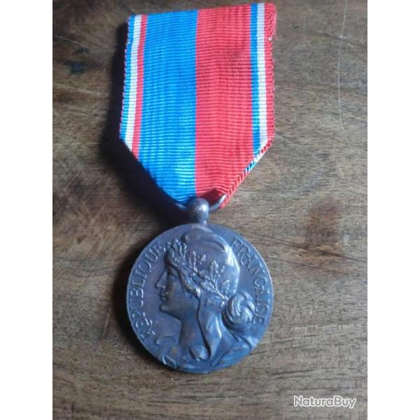 m�daille d�cern�e par la conf�d�ration musicale de france