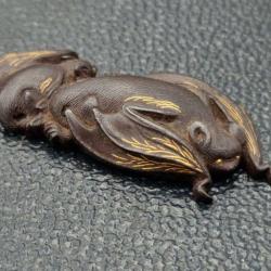 MENUKI JAPON EDO CHAUVE SOURIS et SON PETIT en FER SIGNATURE Collection Tr&egrave;s bon Japon XVIII&egrave;