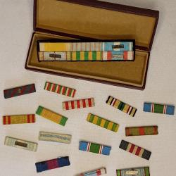 M&eacute;dailles lot 22 rappels pour uniformes