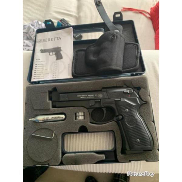 Vend beretta model 92 FS , calibre 4'5 , co2